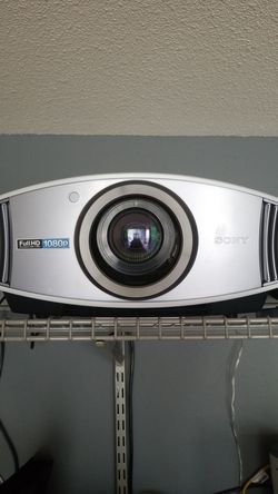 Sony VPL-VW40 Projector with 100" pull down Screen