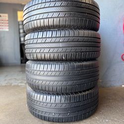 215/55/17. Michelín