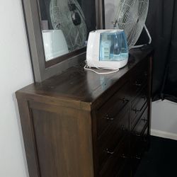 8 Drawer Dresser w/ Mirror
