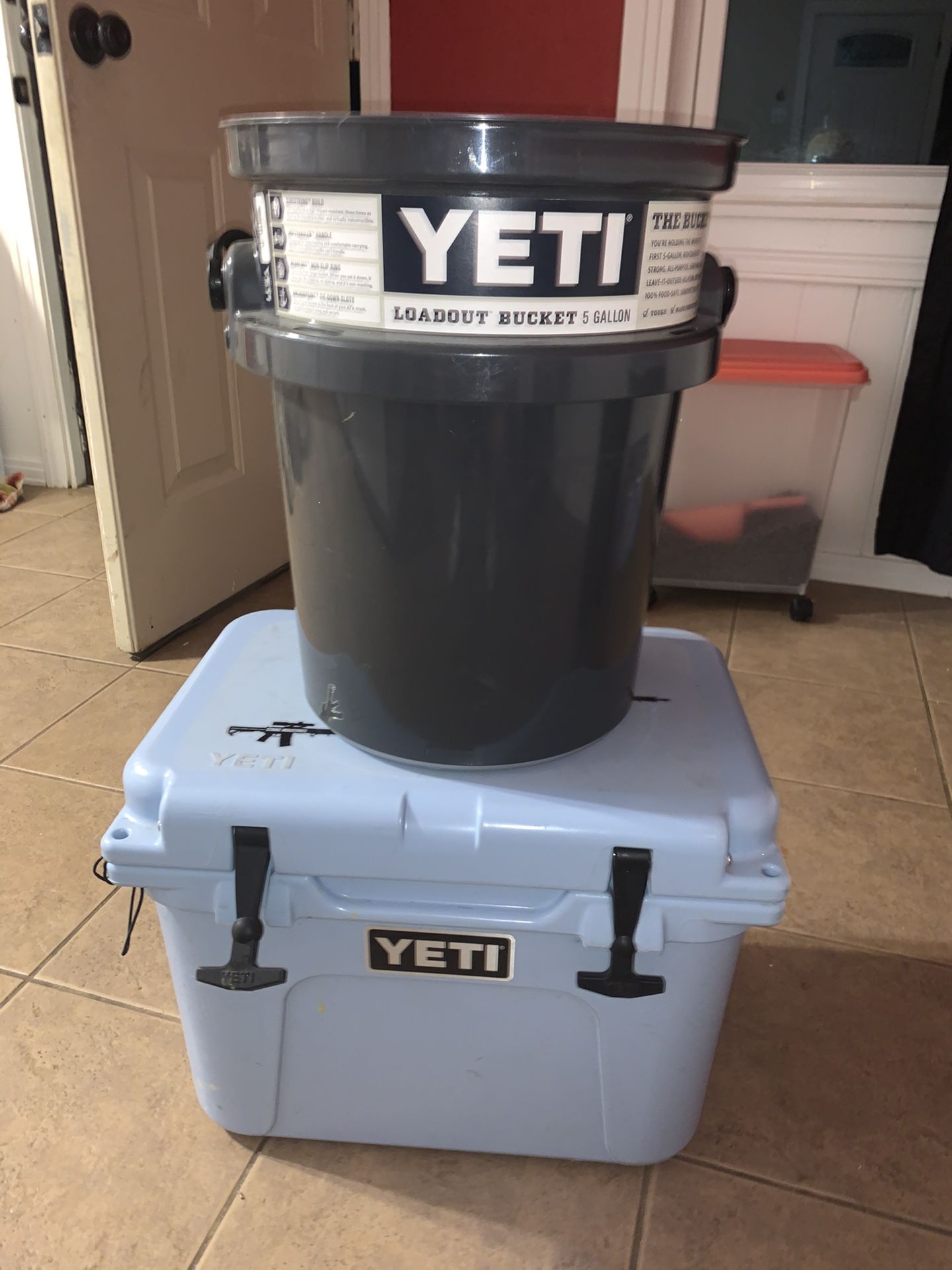 Yeti cooler and load out bucket perfect condition