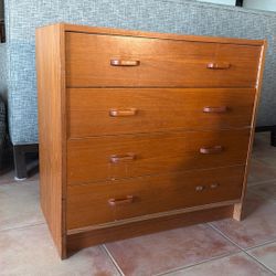 Small dresser/ Night stand 