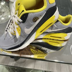 Size 6 Nike Air max