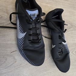 Mens track shoes size 7