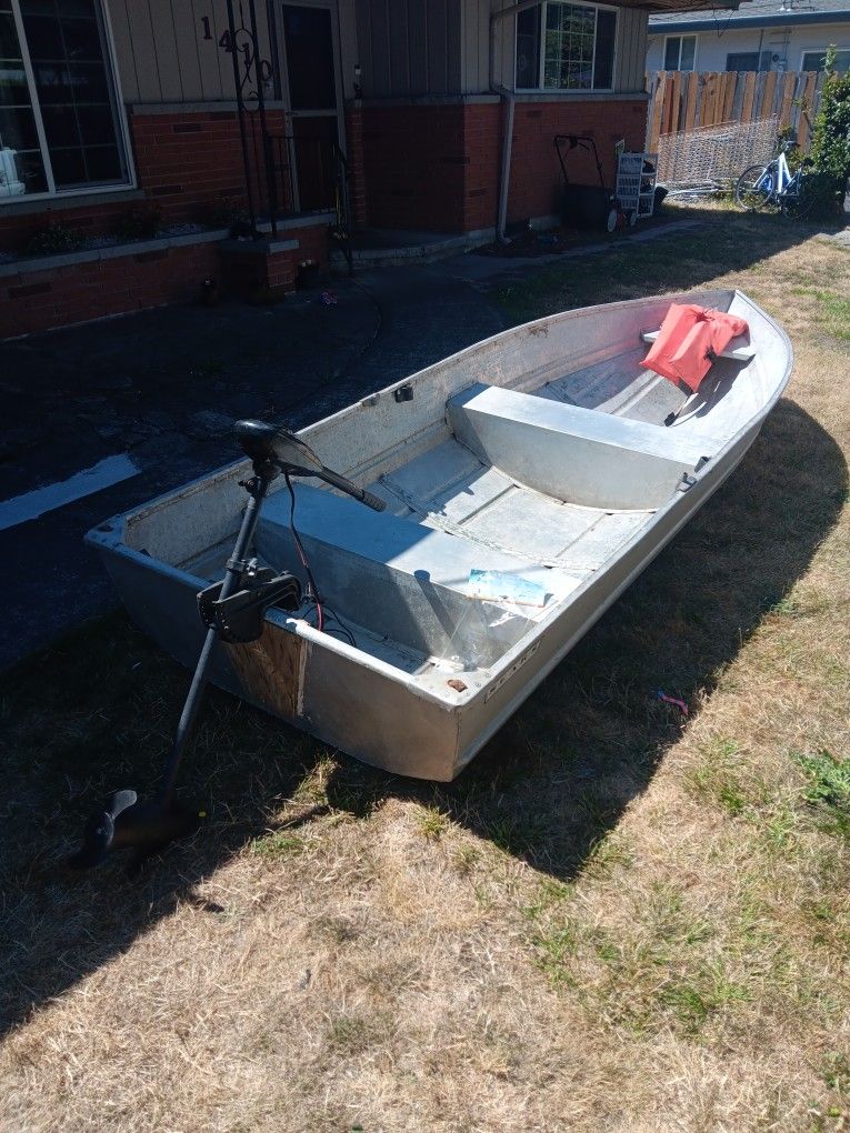 Aluminum boat