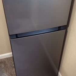 Excellent Condition Mini Fridge 