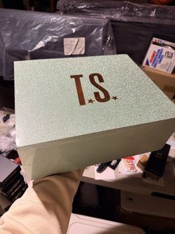 Taylor Swift Life Of A Show Girl Crewneck Sweatshirt Boxset