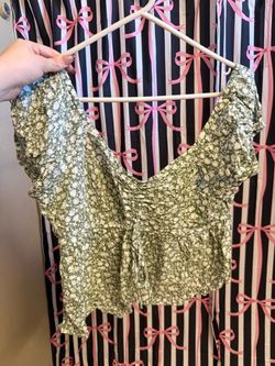 Green floral top