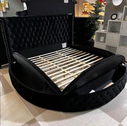 $39 Down with Easy Financing gets this Brand New KING size Black Platform Storage BedOnly $39 Down Payment 👉 PLEASE ASK FOR JON GREEN WHEN YOU ARRIVE