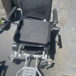 Electric wheelchair