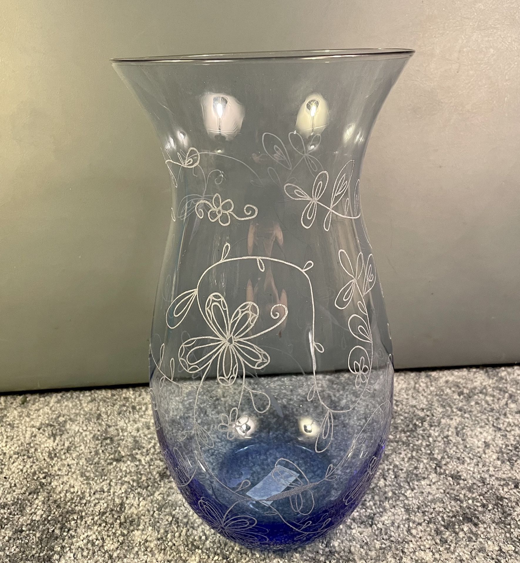 Nordstrom Glass Vase With White Flower Design