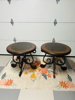 Set of 2 end tables