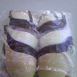 Vendo Ropa De Mujer Casi Como Nueva Y Otra Poca Con Etiketa Barato Puede Venir A Verla Sin Conpromiso Tengo Precious Pantalones En 5 Tengo Blusas A 1 