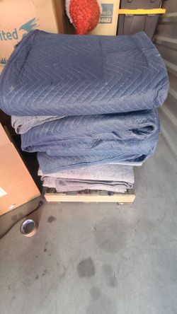 MOVING BLANKETS