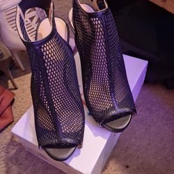 Women's size 7 sleek black netted heel open toe