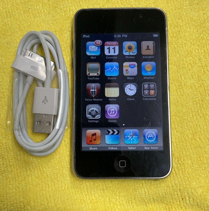 Apple Ipod 8gb Working Fine Cable Included