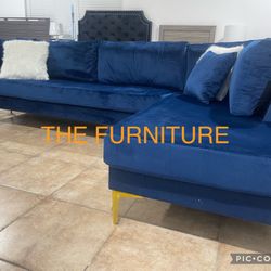 BRAND NEW BLUE SECTIONAL WITH ACCENT PILLOWS AND GOLDEN LEGS 