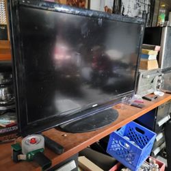 Sanyo TV 42 Inches