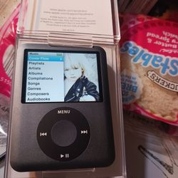 BRAND NEW IN BOX I POD NANO QUICK START W.CHARGER PAID 229 SELL 1ST 60 FIRM TOO