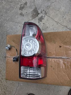TACOMA 2005 2006 2007 2008 2009 2010 2011 2012 2013 2014 2015 PASSENGER TAILLIGHT OEM