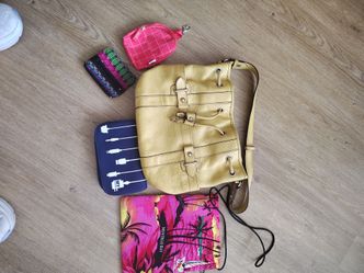 Assorted purses& 1 leather pocket book.