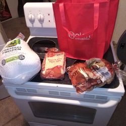 30" Ge White Self Clean Smoothtop Electric Stove/Oven With Thanksgiving 🦃 Dinner All For 95.00