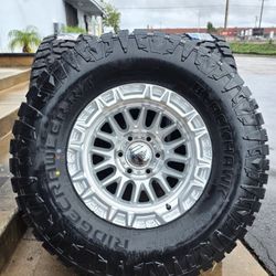 17" FUEL rims/ wheels w- 35" Ridgecrawler RT tires
