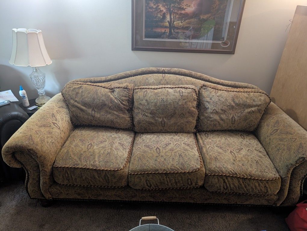 Gorgeous Big Couch That's Very Comfortable