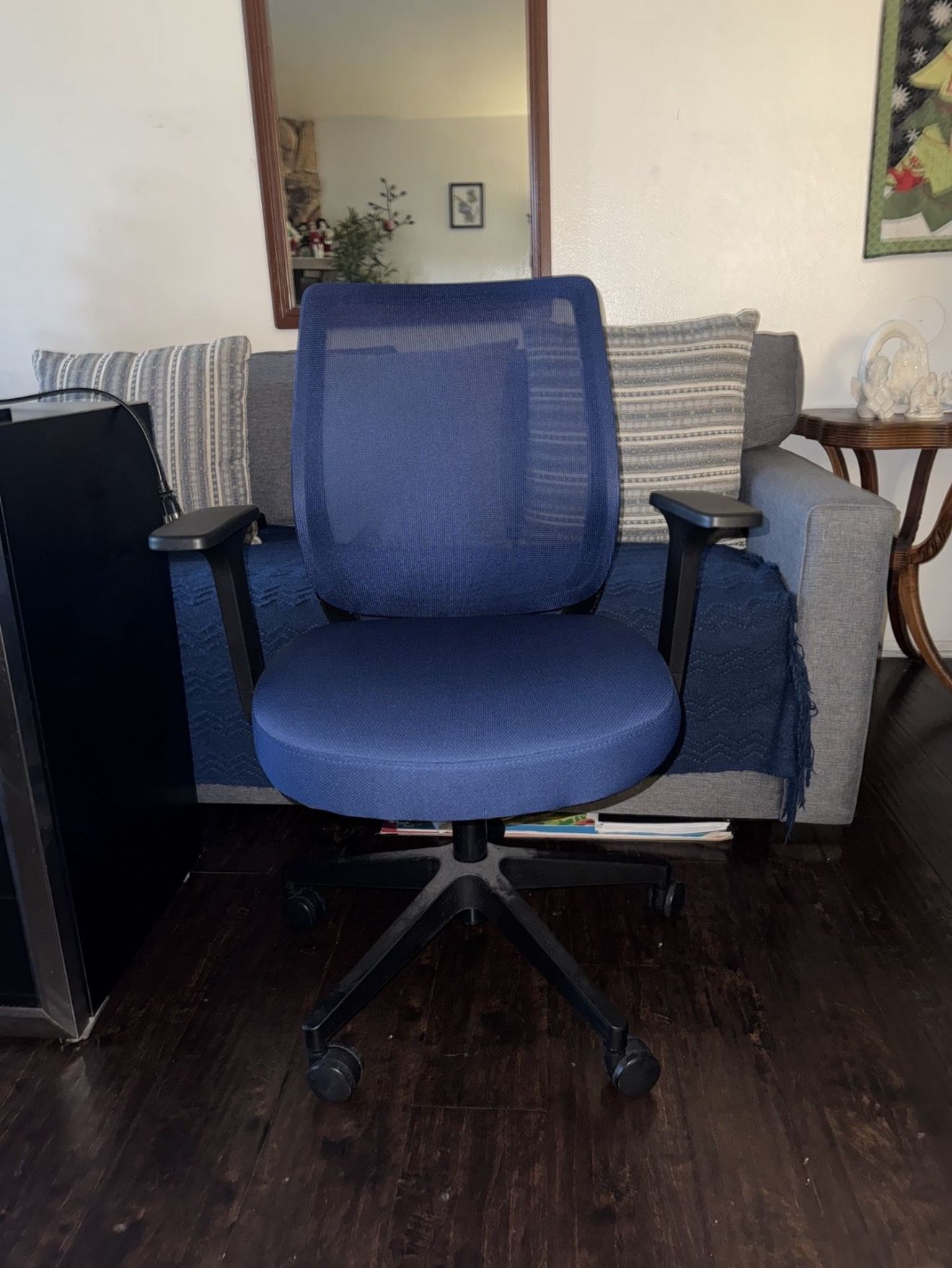 Staples Essentials Ergonomic Fabric Swivel Task Chair