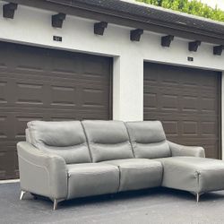 🛋️ Sofa/Couch Sectional - LIKE NEW -  Leather - Delivery Available 🚛