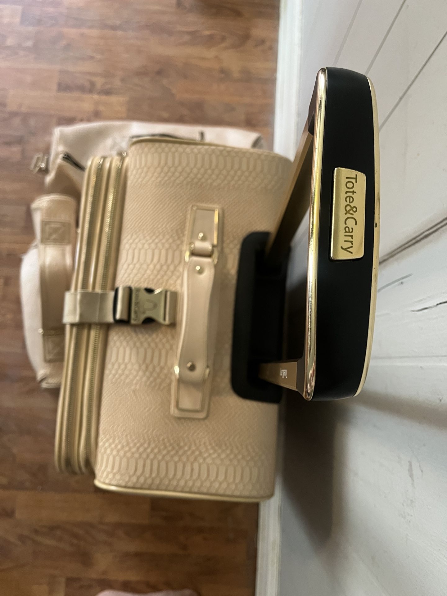 Luxury Tote And Carry Travel Set