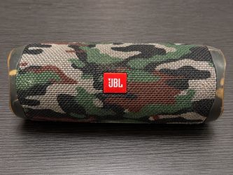 JBL Flip 5 Portable Bluetooth Speaker - Camouflage