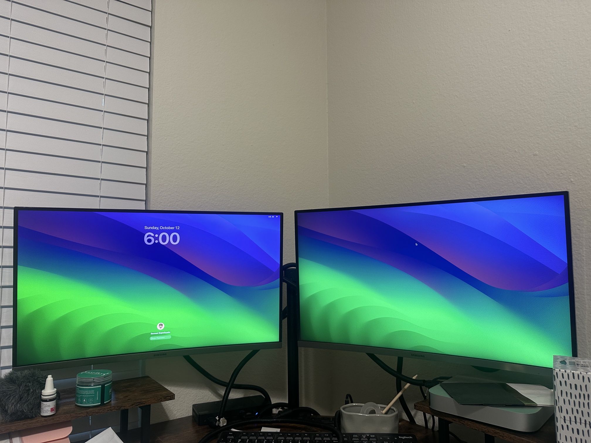 Curve Samsung 27” Pairs Monitors w/Stand