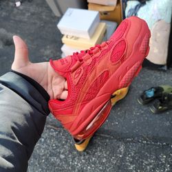 Mens Red Pumas Size 8