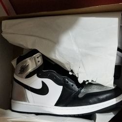 Men Jordan 1 Retro Size 11 Silver Toes 