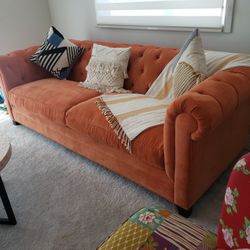 Living Spaces Custom Color SOFA!!No Pet No Cigarettes Home