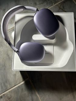Apple AirPod Maxes • Purple