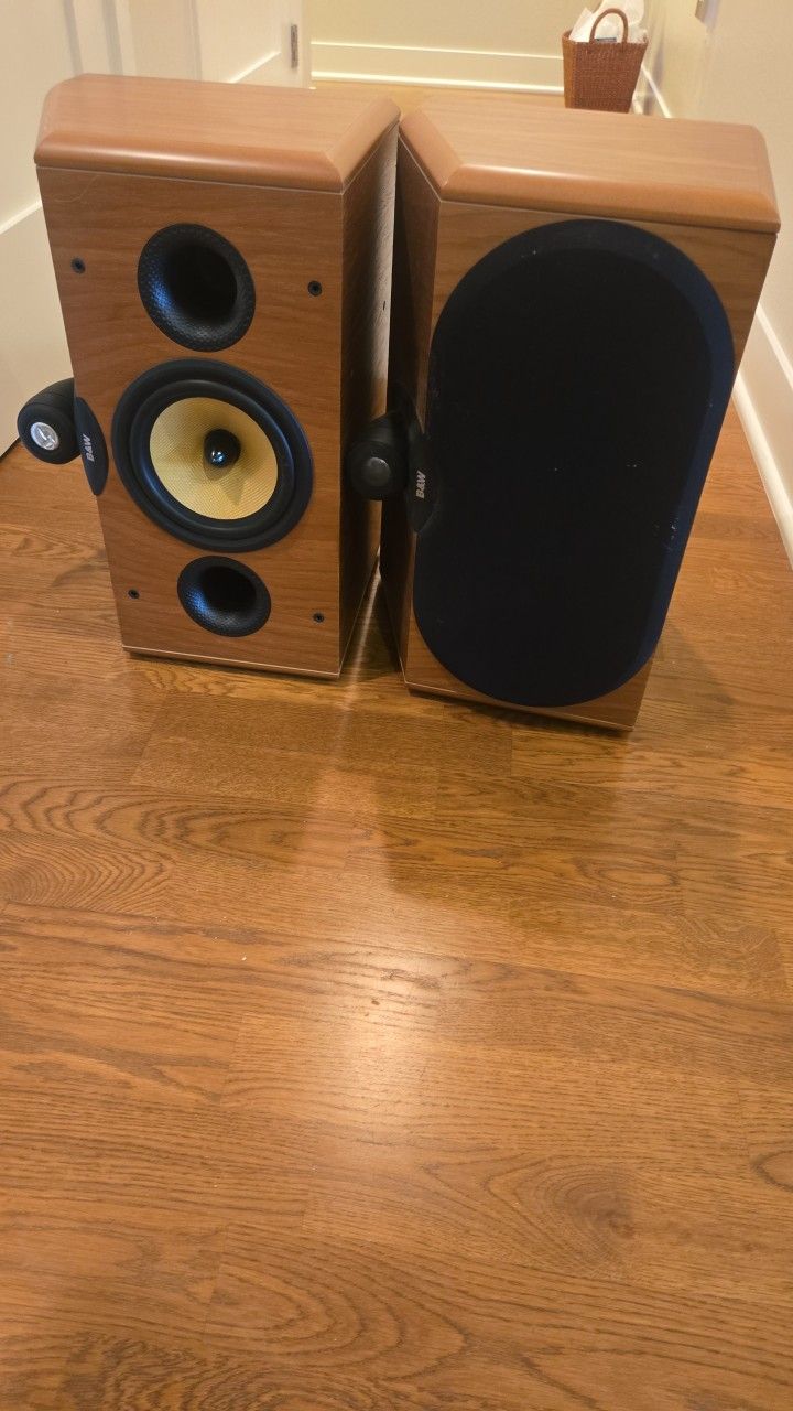Studio Speakers 