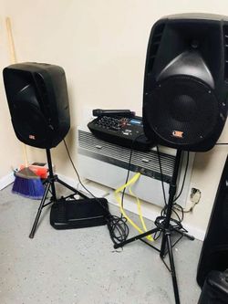 Doble Bocina 10" tripies, microfono y mezcladora / Complete audio system with two 10" subwoofers, tripods and mixer