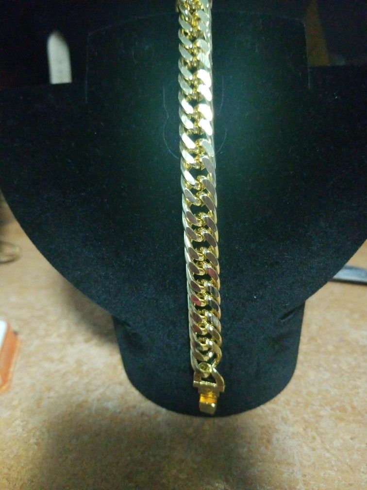 8 Inch 18k Gold Plated Bracelet 1 Inch Wide Really Nice Solid
