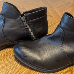 Stylish American Rage Air Short Boots W Zippers Size 6 1/2