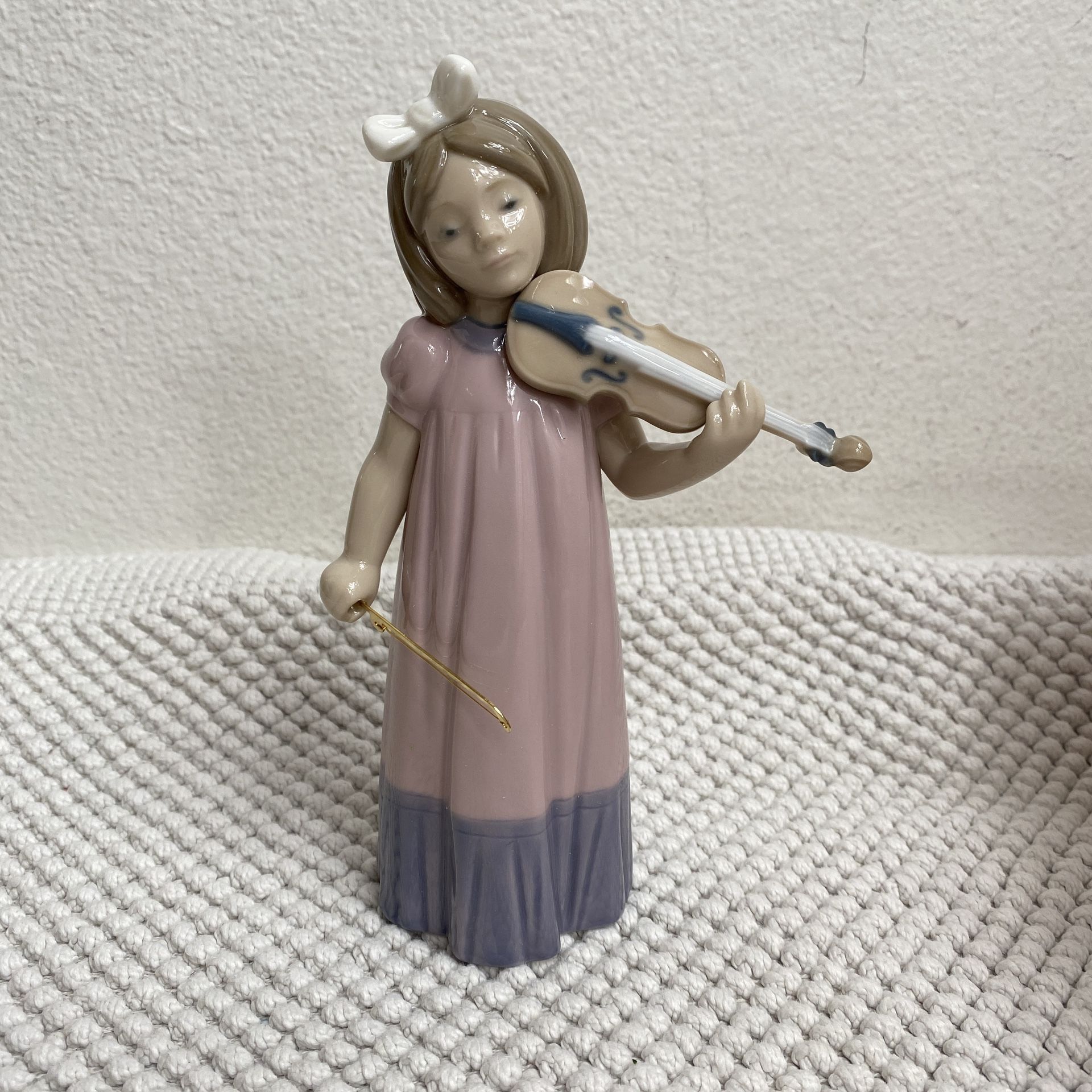 Nao by Lladro Authentic Darling Girl With Violin #01034