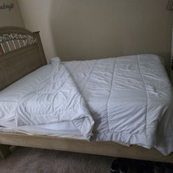 Bed & Dresser