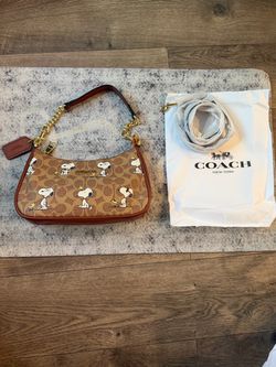 Coach x Peanuts Snoopy Signature Shoulder Bag