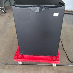 Avanti Mini Fridge 
