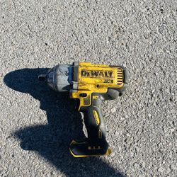 The DeWalt DCF899 is a powerful 20V MAX* XR brushless 1/2-inch impact wrench( Tool only )
