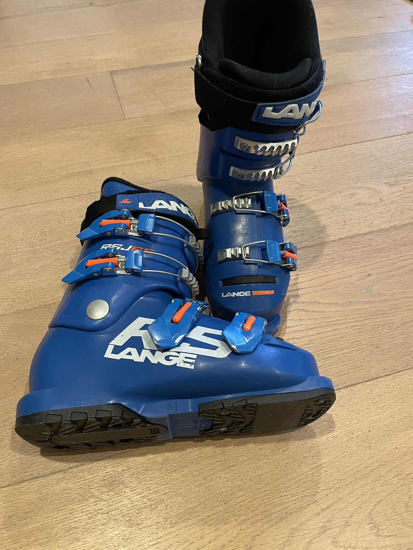 Kids Lange Ski Boots 225 (4.5 Shoe Size)