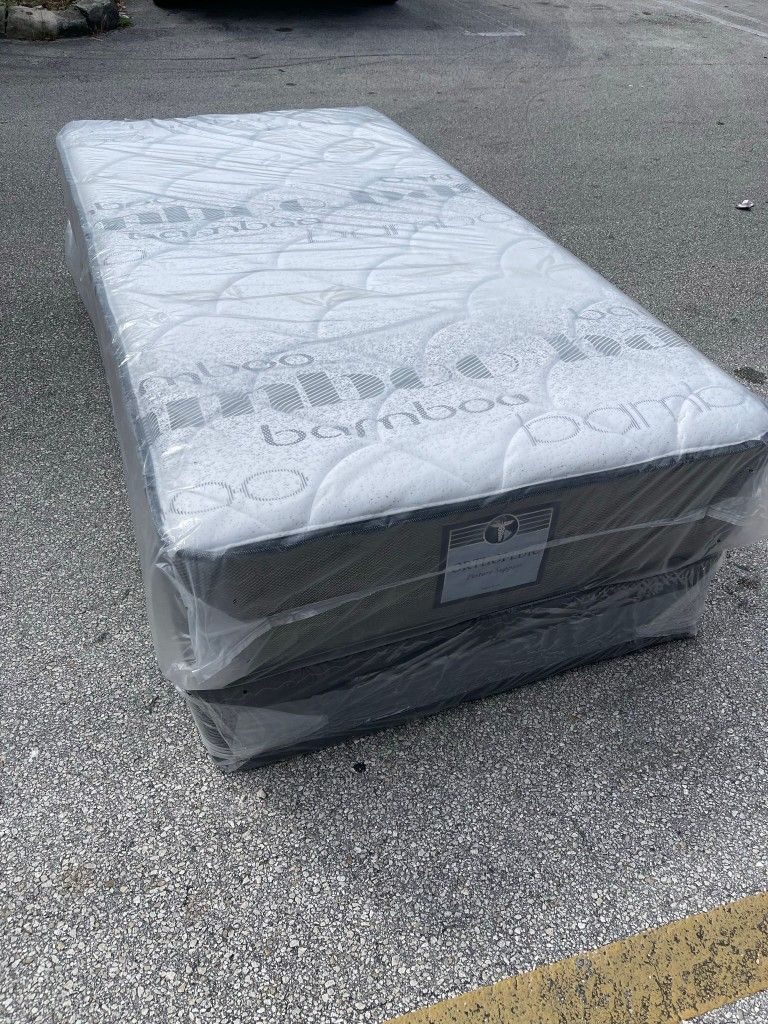 NEW MATTRESS TWIN SIZE PLUSH WITH BOX SPRING