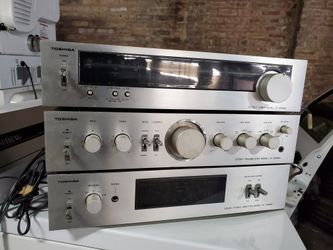 Silverface vintage Toshiba 3 piece stereo system.