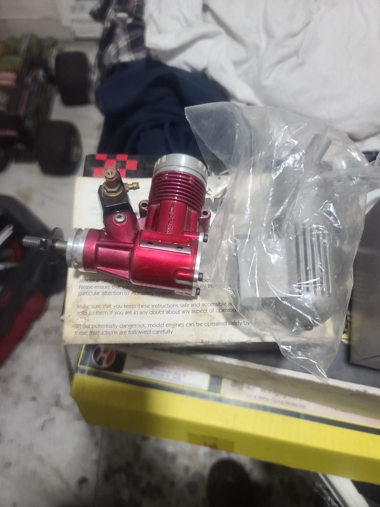 IRVINE .25 NITRO RC AIRPLANE ENGINE