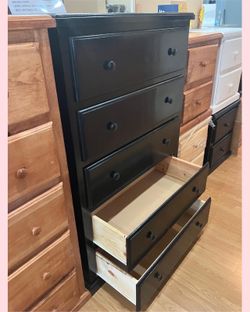 Dresser/ Five drawers dresser